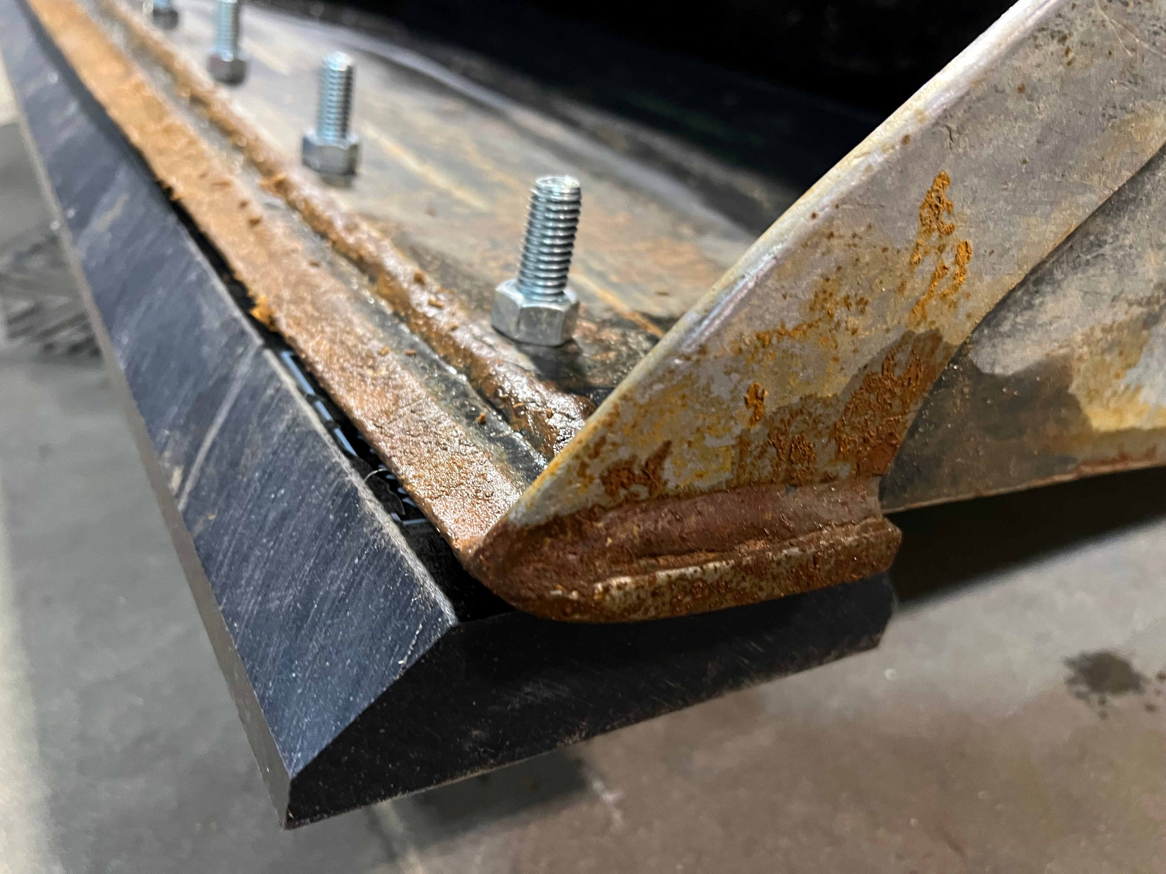 Poly Bucket Edges